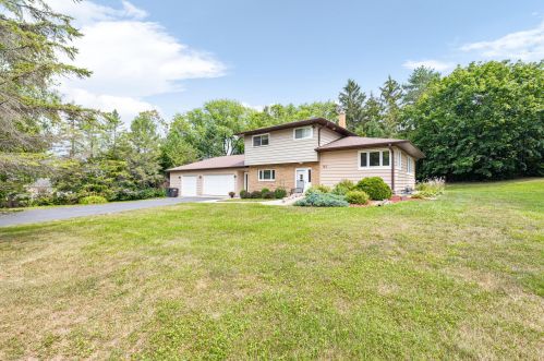103 Oakridge Dr, North Prairie, WI 53153-9735