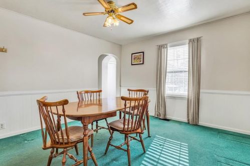 35 Millersdale Rd, Jeannette, PA 15644-3145