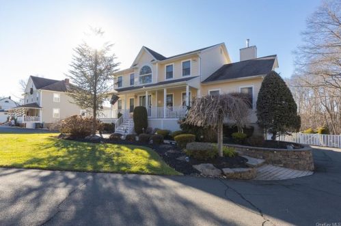 83 Old Haverstraw Rd, Congers, NY 10920-1920