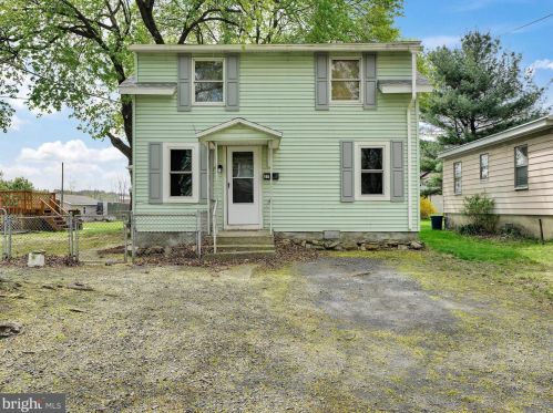 27 Columbia Ave, West Cressona, PA 17929-1208