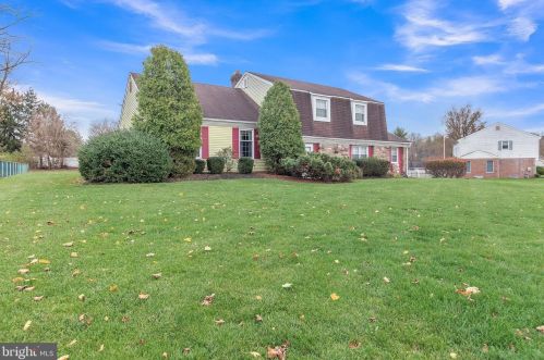 63 Wooden Bridge Rd, Southampton, PA 18966-2247