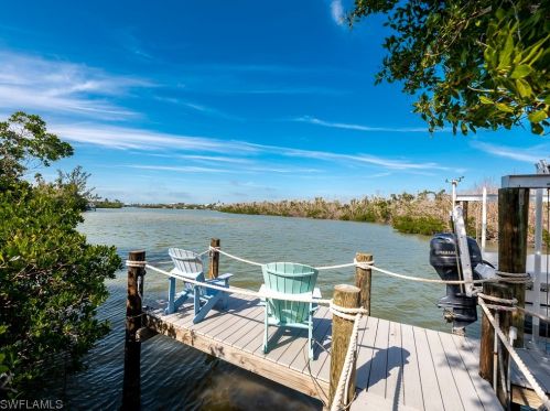 5690 Pne Tree Dr, Sanibel FL 33957-2304 exterior