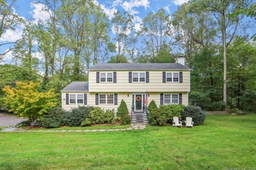 5 Ferndale Dr, Bridgeport, CT 06612-1924