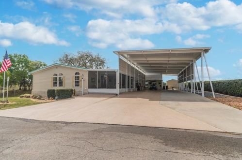 39506 Gloryland Dr, Dade City, FL 33525-1591