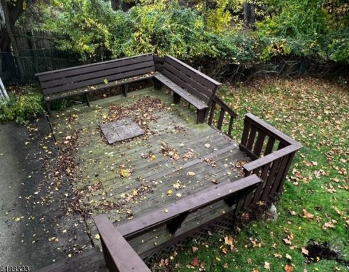 26 Robinson Dr, West Paterson NJ  07424-2929 exterior