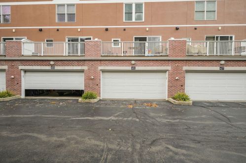 421 56th St, Kenosha WI  53140-3880 exterior