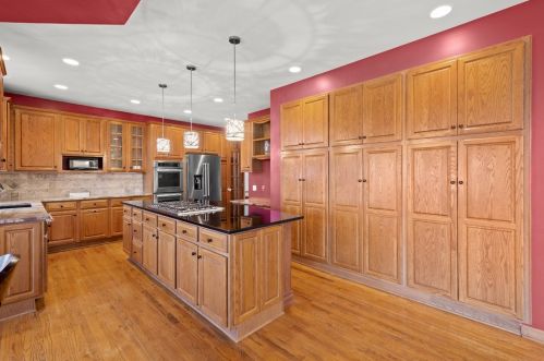 1018 Old Orchard Dr, Gibsonia PA  15044-6080 exterior