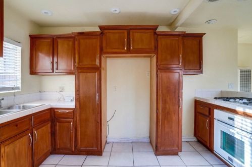 1117 Loma Vis Dr, Long Beach CA 90813-2806 exterior