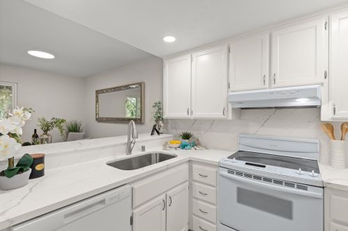 858 La Barbera Dr, San Jose CA  95126-3931 exterior