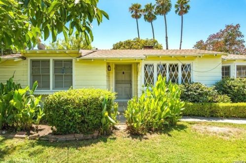 13614 Hart St, Van Nuys CA  91405-3446 exterior