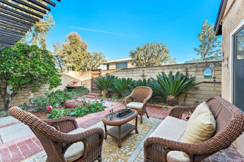 2 Emperor, Irvine CA 92604-1918 exterior