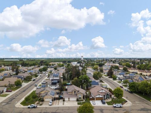 1635 4th St, Ripon, CA 95366-3615