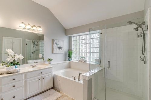 1005 Tanglewood Ln, Lewisville TX  75028-8234 exterior