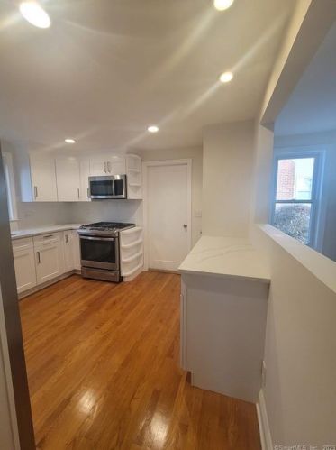 11 Senga Rd, Norwalk CT  06854-2520 exterior