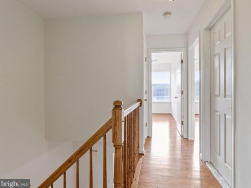 2485 Wheat Meadow Cir, Herndon VA  20171-3055 exterior