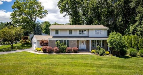 1 Anoroc Ct, Congers, NY 10920-2601