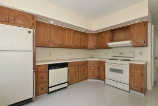 168 32nd St, Bayonne, NJ 07002-1819