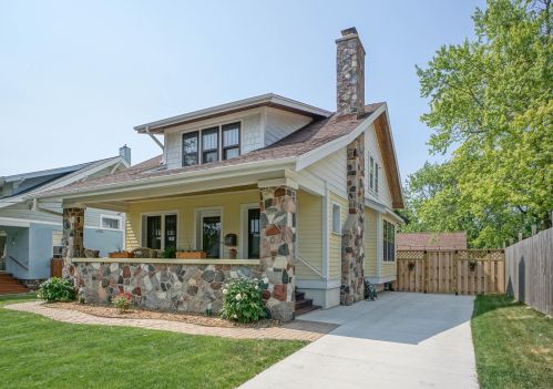 426 Prospect Ave, Waukesha, WI 53188-3621
