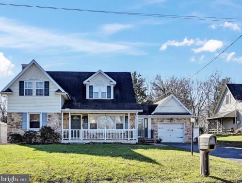 2048 Locust Ln, Hummelstown, PA 17036-8715