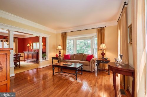 7790 Royal Sydney Dr, Gainesville, VA 20155-2867