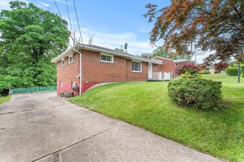 14040 Oakview Dr, Mckeesport, PA 15131-4245