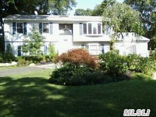 45 Fernwood Ave, Oakdale, NY 11769-2020