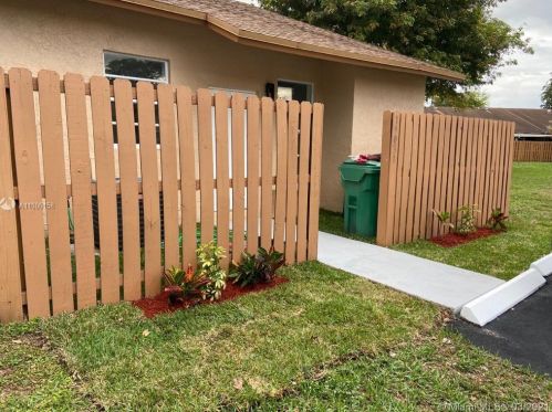 19031 67th Pl, Hialeah, FL 33015-2467