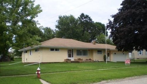 226 1st St, Dumont, IA 50625-7700
