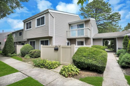 207 Springmeadow Dr, Holbrook, NY 11741-4112