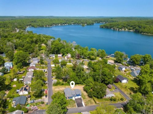 11 Woodmere Dr, Coventry, CT 06238-2728