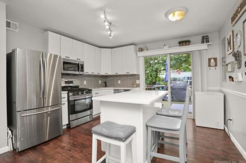 56 Windsong Ln, Milford CT  06460-5945 exterior