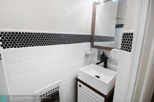 1602 17 Ave, Hollywood FL 33020-2814 exterior