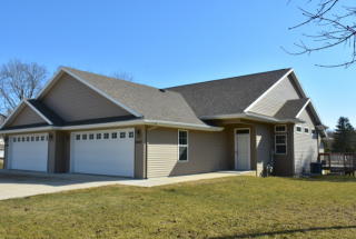 607 1st St, Fairview, IA 52205-1823