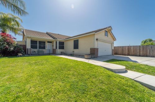 2937 Gambler Hill Ct, Riverbank CA  95367-9453 exterior