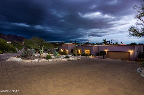 1220 Moonridge Rd, Tucson, AZ 85718-1188