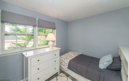 21 Lagoon Trl, Kinnelon NJ  07405-3310 exterior