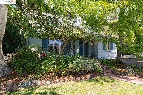 2660 Camino Lenada, Oakland, CA 94611-3004