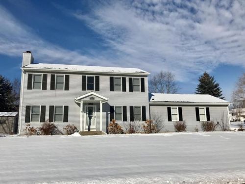 1148 Riverbend Dr, Hartford, WI 53027-9463