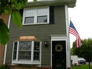 28367 Simmons Rd, Perrysburg, OH 43551-4157