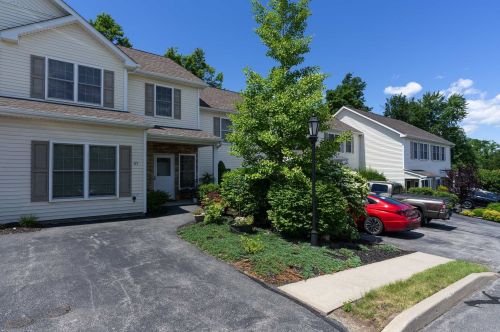 65 Aveonis Ct, Fishkill, NY 12524-1637