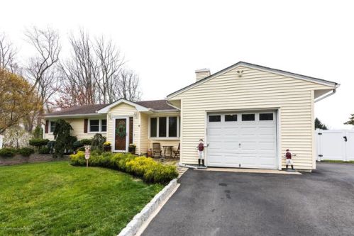 6 Hamilton Ave, Morganville, NJ 07751-1212