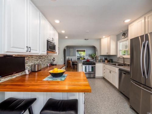 1029 Crest Dr, Santa Rosa CA  95404-2216 exterior