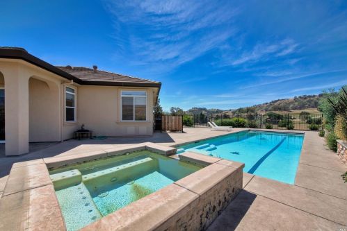 3959 Skyhawk Ln, Vacaville CA  95688-9516 exterior