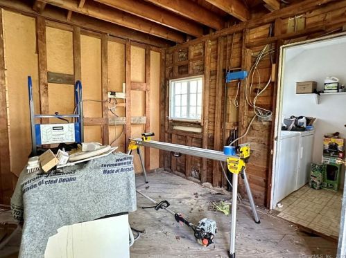 214 Berkshire Rd, Sandy Hook CT  06482-1548 exterior