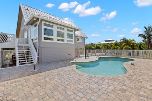 9393 Peaceful Dr, Sanibel FL  33957-4238 exterior