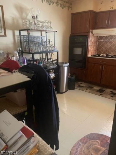 39 Tremont Ter, Irvington NJ  07111-2626 exterior