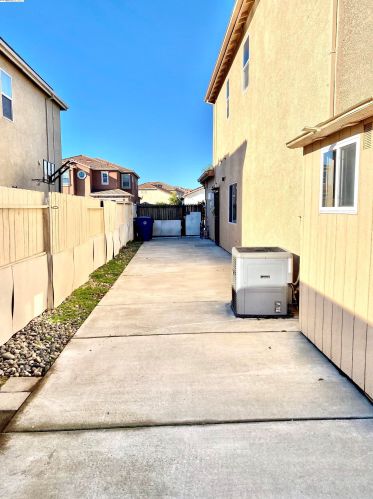 1480 Red Ribbons Ln, Manteca CA  95337-7925 exterior