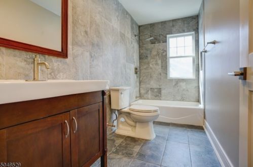 823 River Rd, Chatham Township NJ  07928-1026 exterior