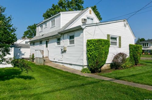 3700 Alcona St, Seaford, NY 11783-3016