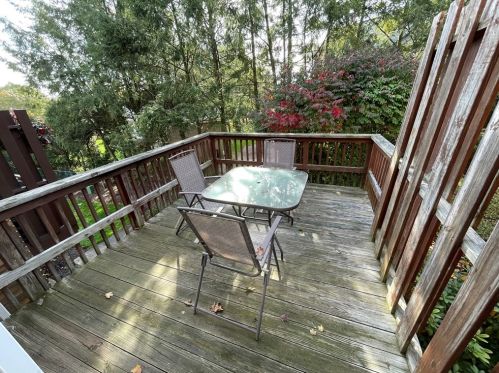 104 Woodstone Ln, New Kensington PA  15068-4642 exterior